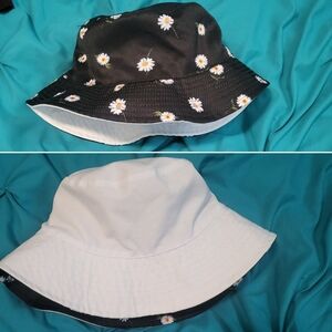 NWOT Reversible bucket hat Alice + Olivia